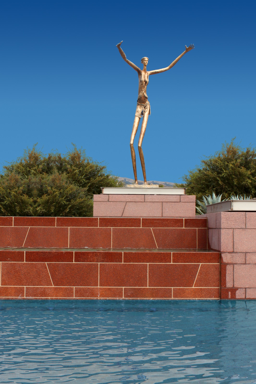 Low-mass isolated statue, Union City